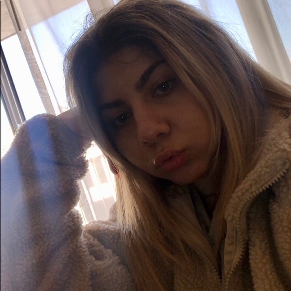 Meet your Posher, Mena - Picture 1 of 1